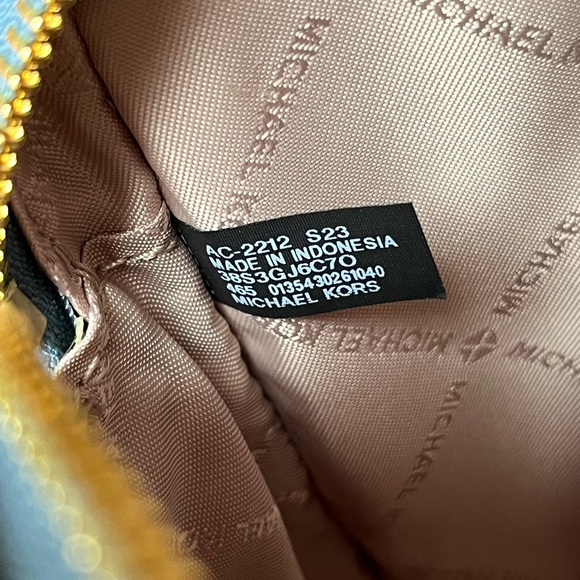 🌼Michael Kors Purse - Picture 11 of 12